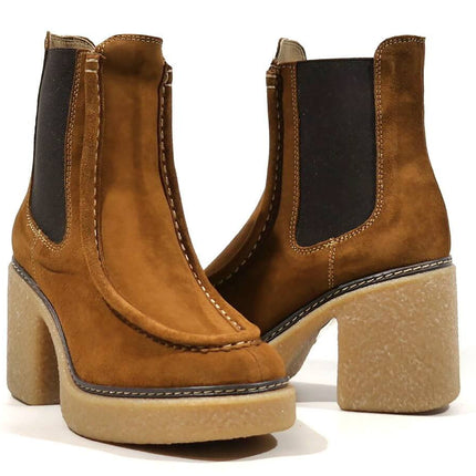 Chelsea booties in leather serraje with rubber heel