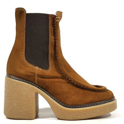 Chelsea booties in leather serraje with rubber heel