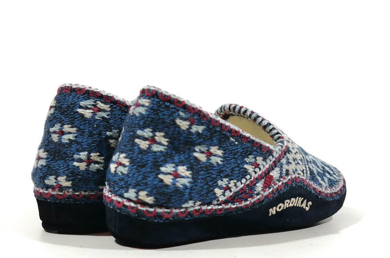 House shoes for women closed in blue wool