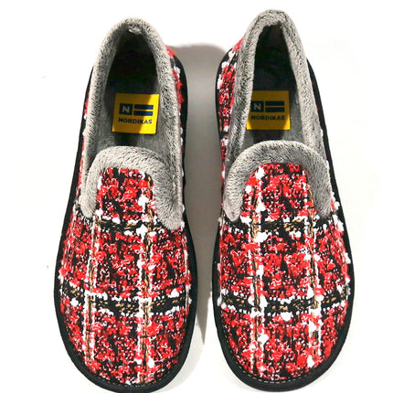 House shoes closed in red fabric for women