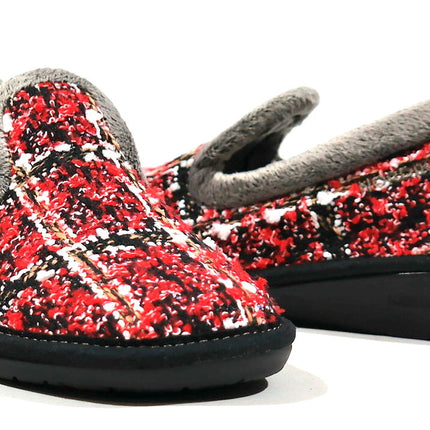House shoes closed in red fabric for women
