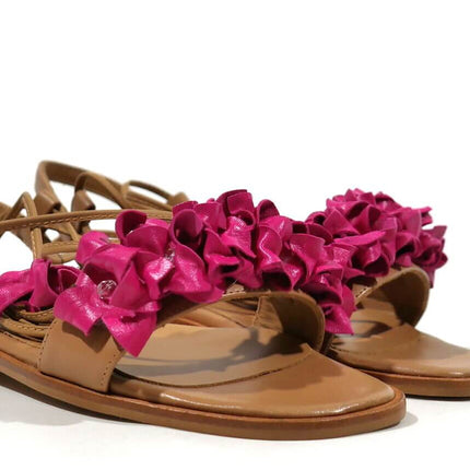 Flat sandals for women with flowers and ribbons