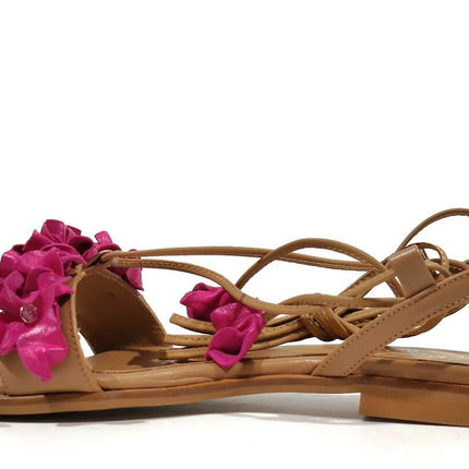 Flat sandals for women with flowers and ribbons