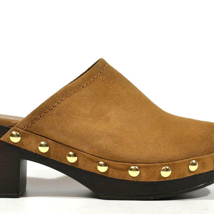 Zueco Woman of Leather Serraje with studs and platform