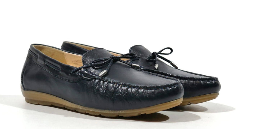 Moccasins for women in navy blue leather with loop