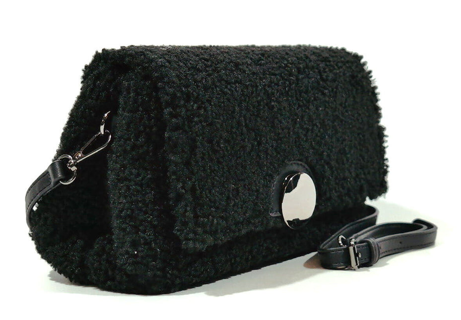 Bolso de tejido negro con tapa
