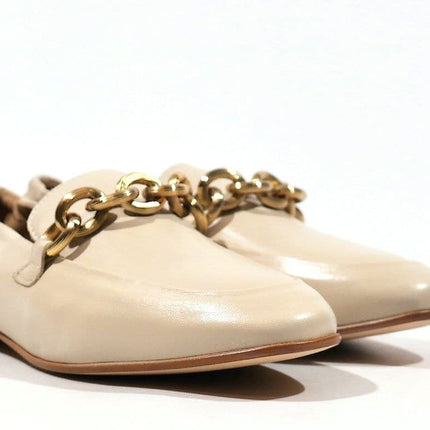 Moccasins with gold chain for women