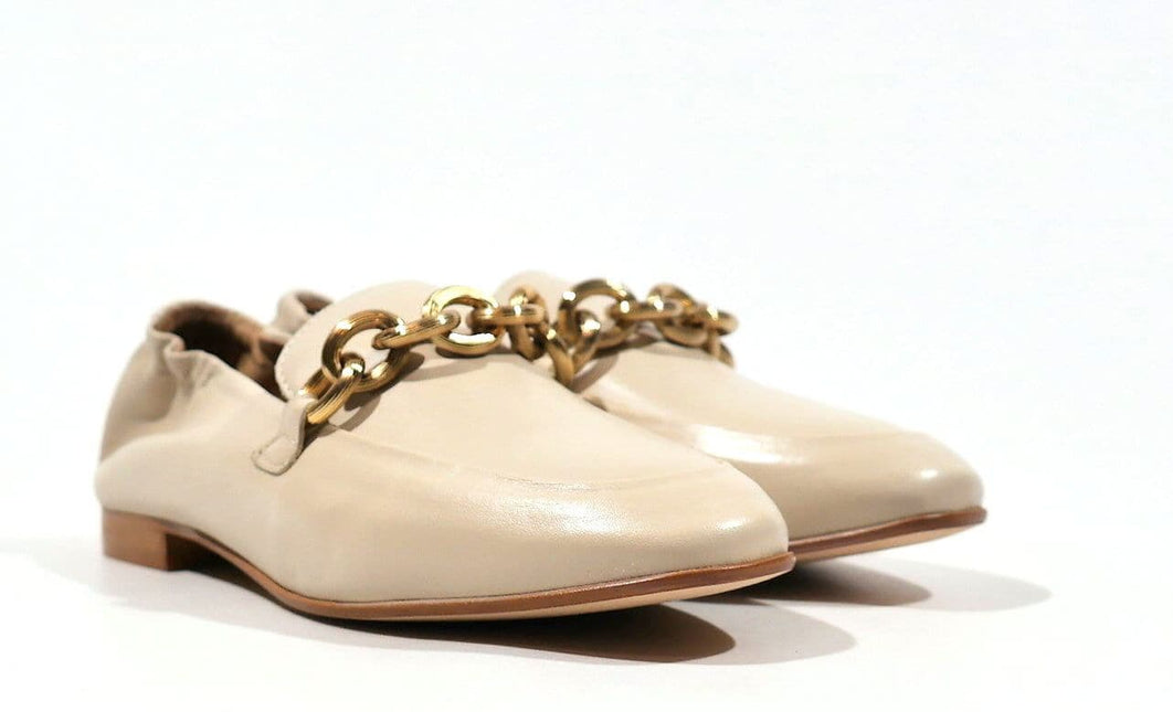 Moccasins with gold chain for women